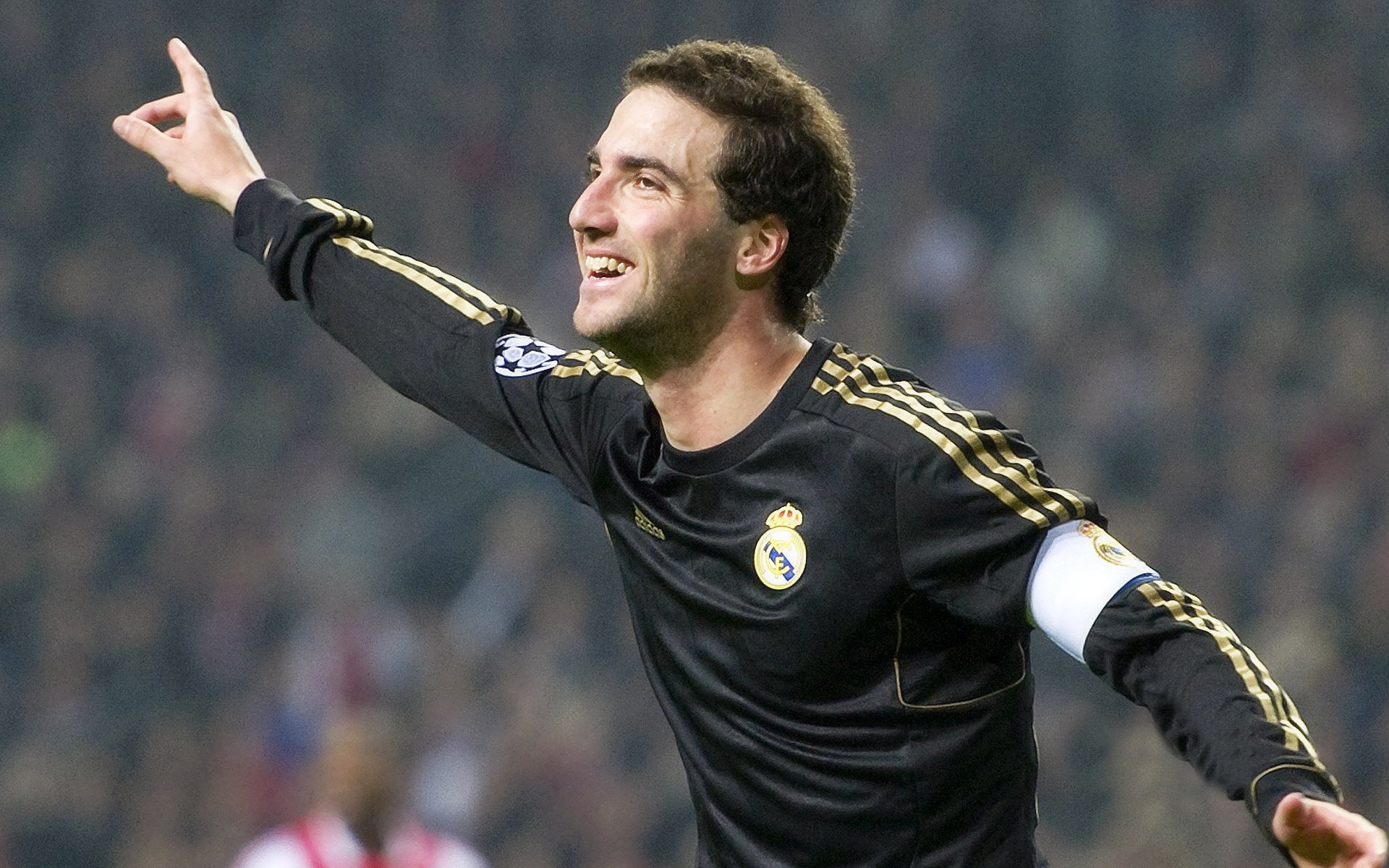 勒沃库森横扫葡萄牙，门迪领军下的战术革命与胜利哲学